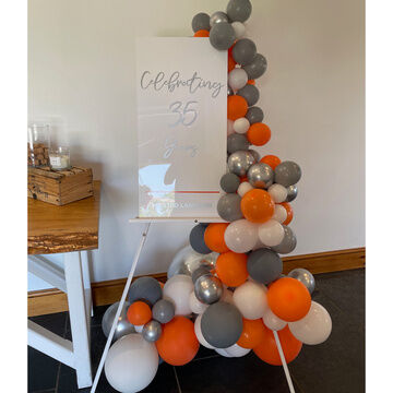 Easel & Organic Balloon Display